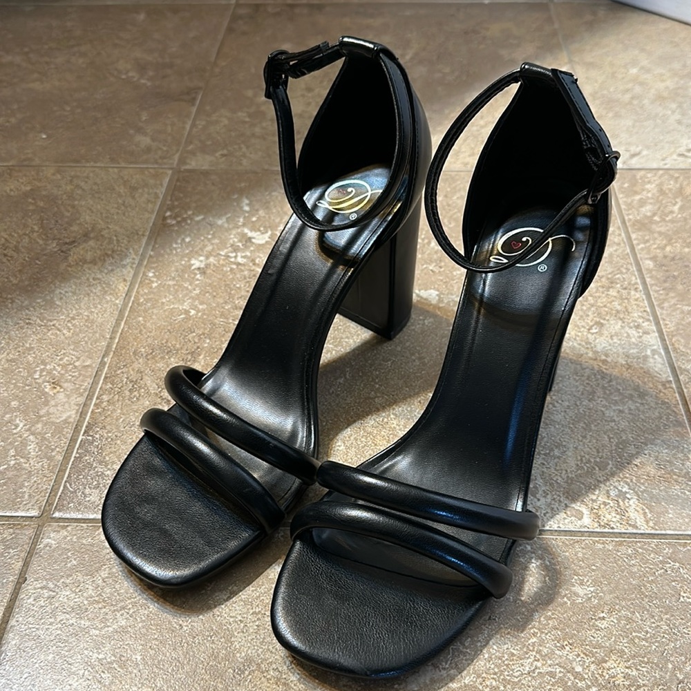 Women’s block heel strap heels, size 7 1/2
